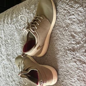 Reef shoes, excellent condition